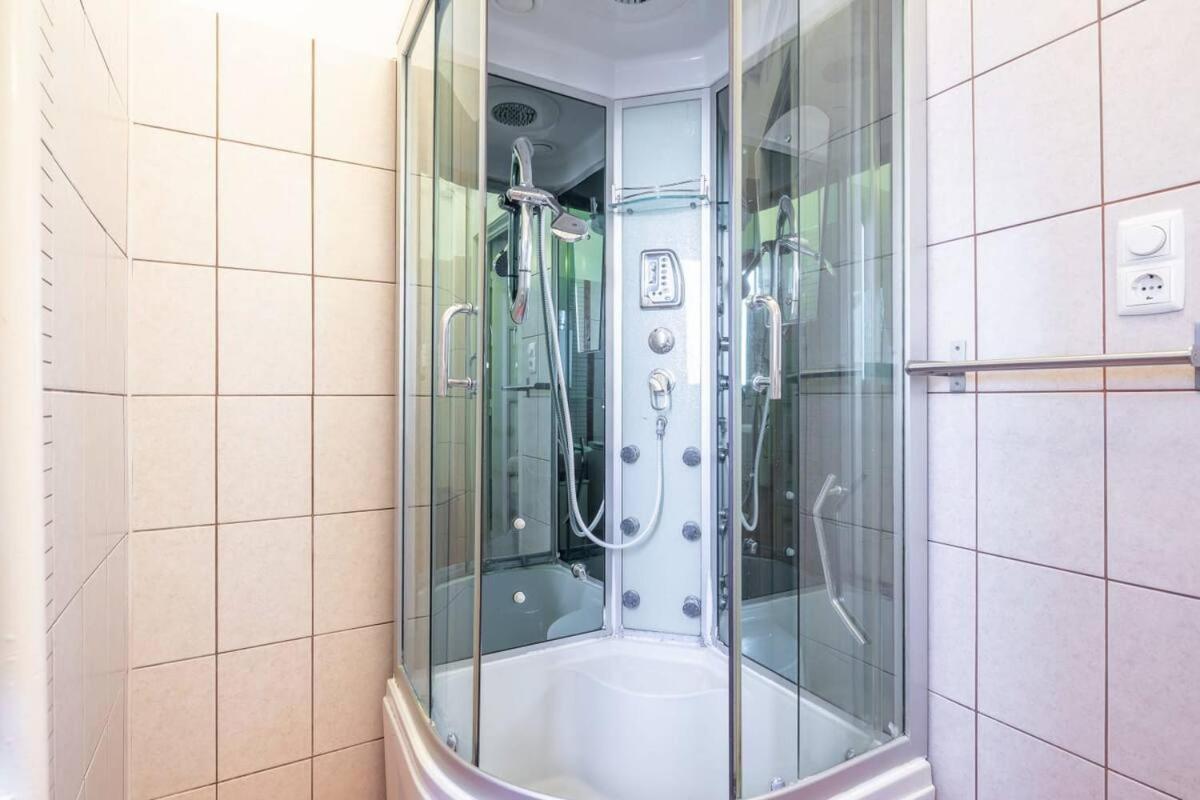 Vamhaz Boulevard Apartments Budapest Kültér fotó