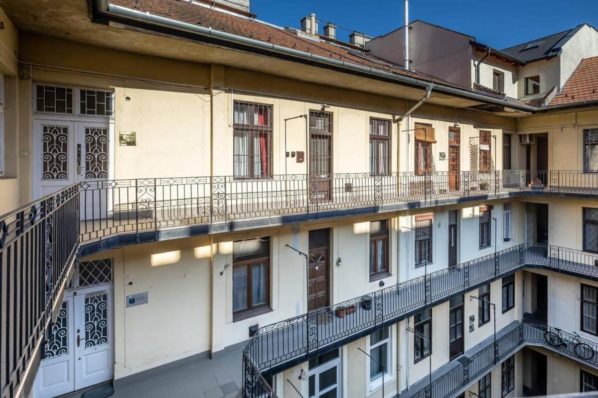 Vamhaz Boulevard Apartments Budapest Kültér fotó