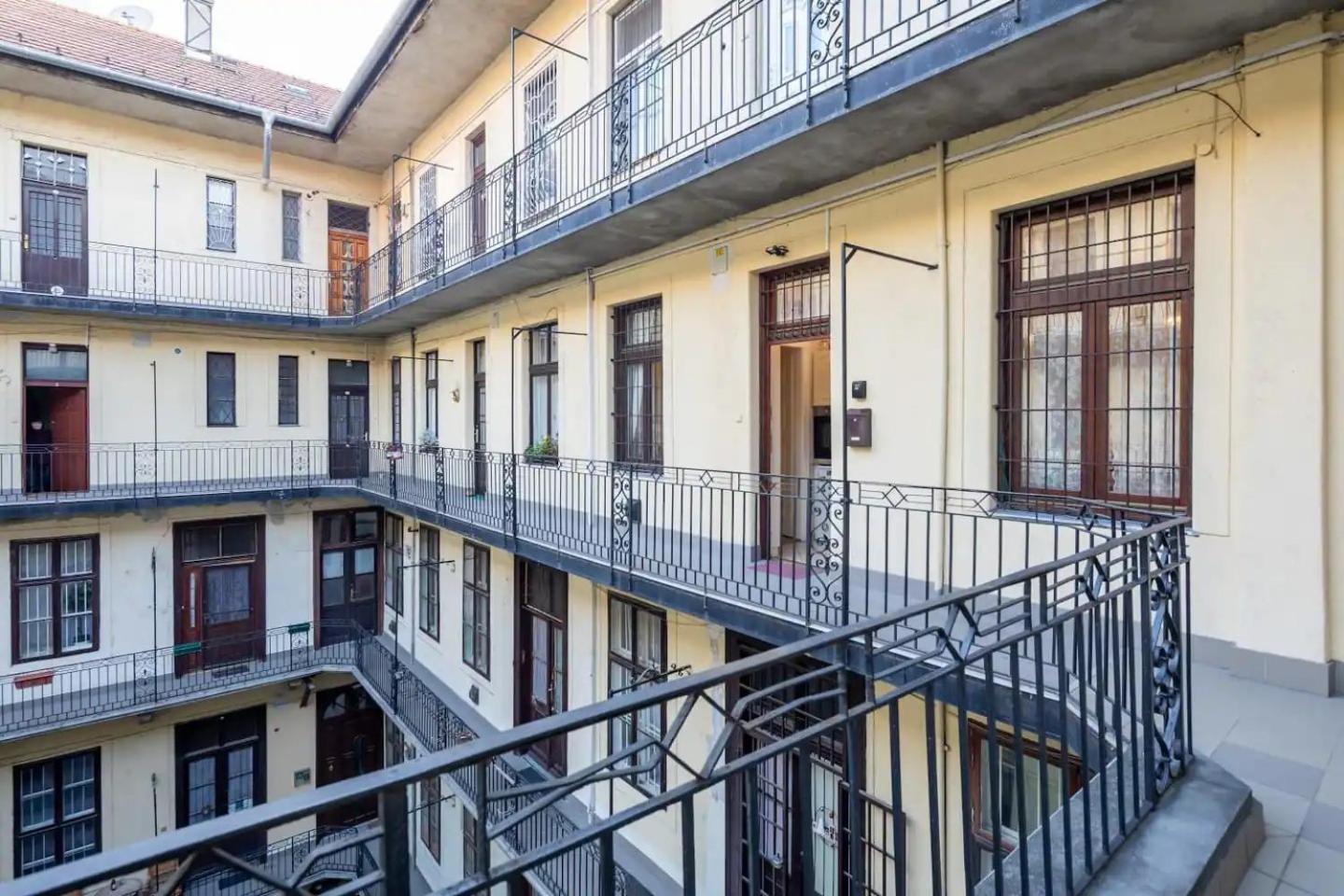 Vamhaz Boulevard Apartments Budapest Kültér fotó